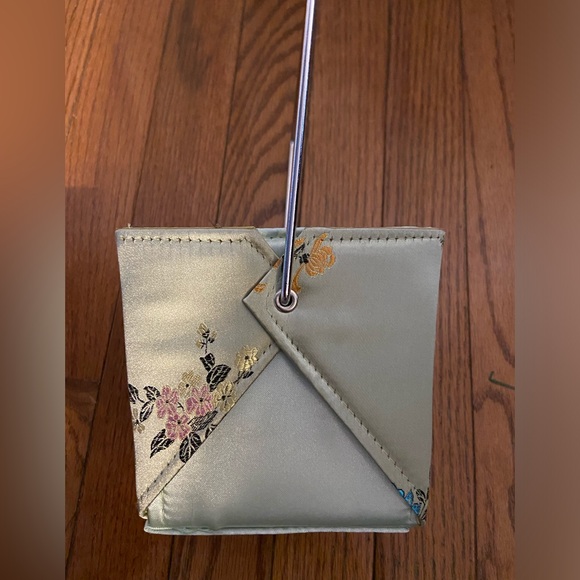 Unique, “To-Go” Container Purse, Mirror on Flap - Picture 5 of 9